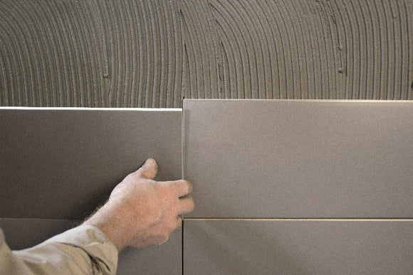 KLEEFCEMENT PLUS: TEGELLIJM VOOR BINNEN EN BUITEN