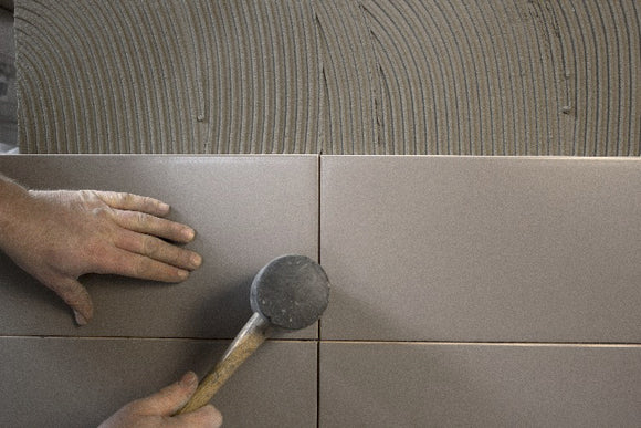 KLEEFCEMENT PLUS: TEGELLIJM VOOR BINNEN EN BUITEN